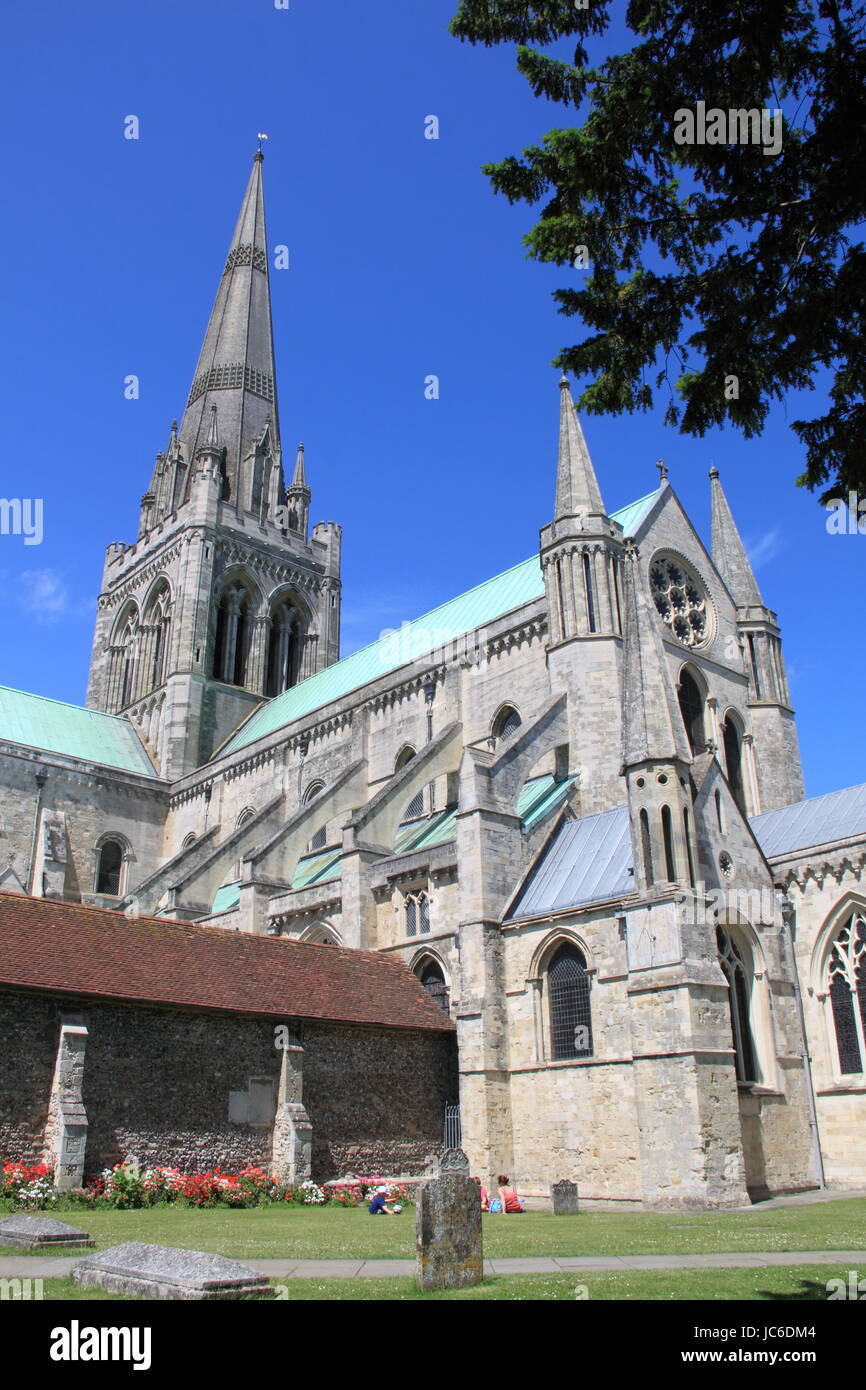 Chichester Cathedral (formalmente la Chiesa Cattedrale della Santissima Trinità), Chichester, West Sussex, in Inghilterra, in Gran Bretagna, Regno Unito, Gran Bretagna, Europa Foto Stock