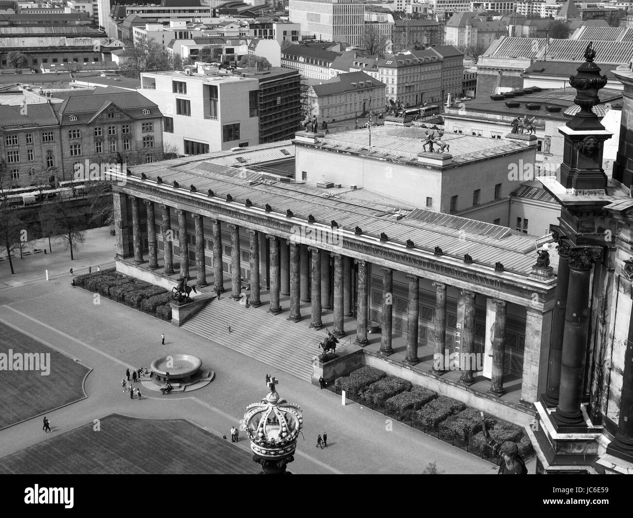 Berlino, Germania - 24 Aprile 2010: la Museumsinsel è un complesso di cinque musei, Altes Museum (museo vecchio), il Neues Museum (Museo Nuovo), Alte Nationalgalerie (vecchia galleria nazionale), Bode Museum, Pergamon museum Foto Stock