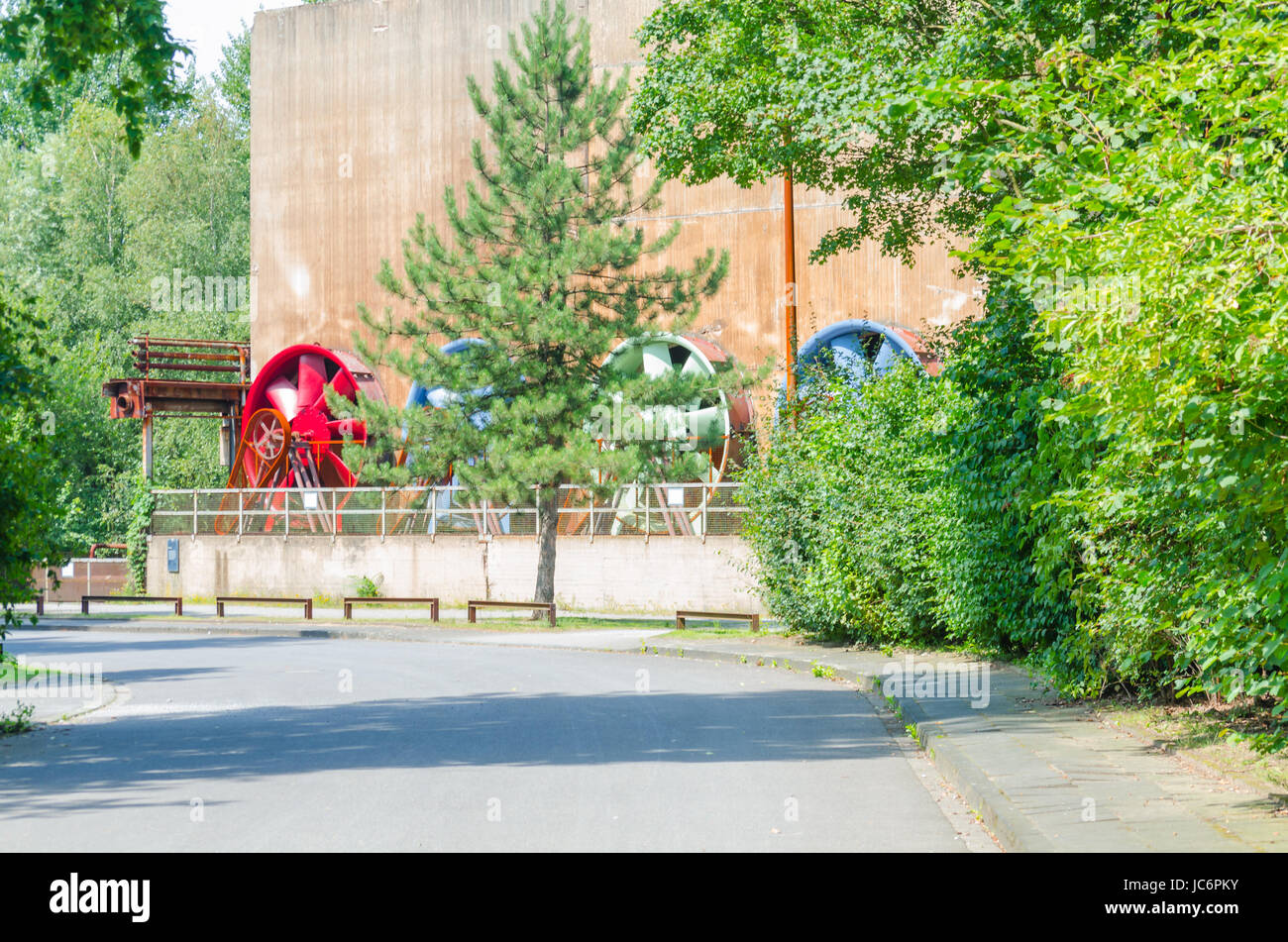 Nord Landschaftspark Duisburg, der ehemalige Hochofenbetrieb a Duisburg Germania wurde 1985 stillgelegt, das alte Industriegelände bestehend aus drei Hochöfen und verschiedenen Industrie Gebäuden der Öffentlichkeit zugänglich gemacht,Blick auf das alte Kühlwerk. Aufnahmen mit freundlicher Genehmigung der Pressestelle. Foto Stock