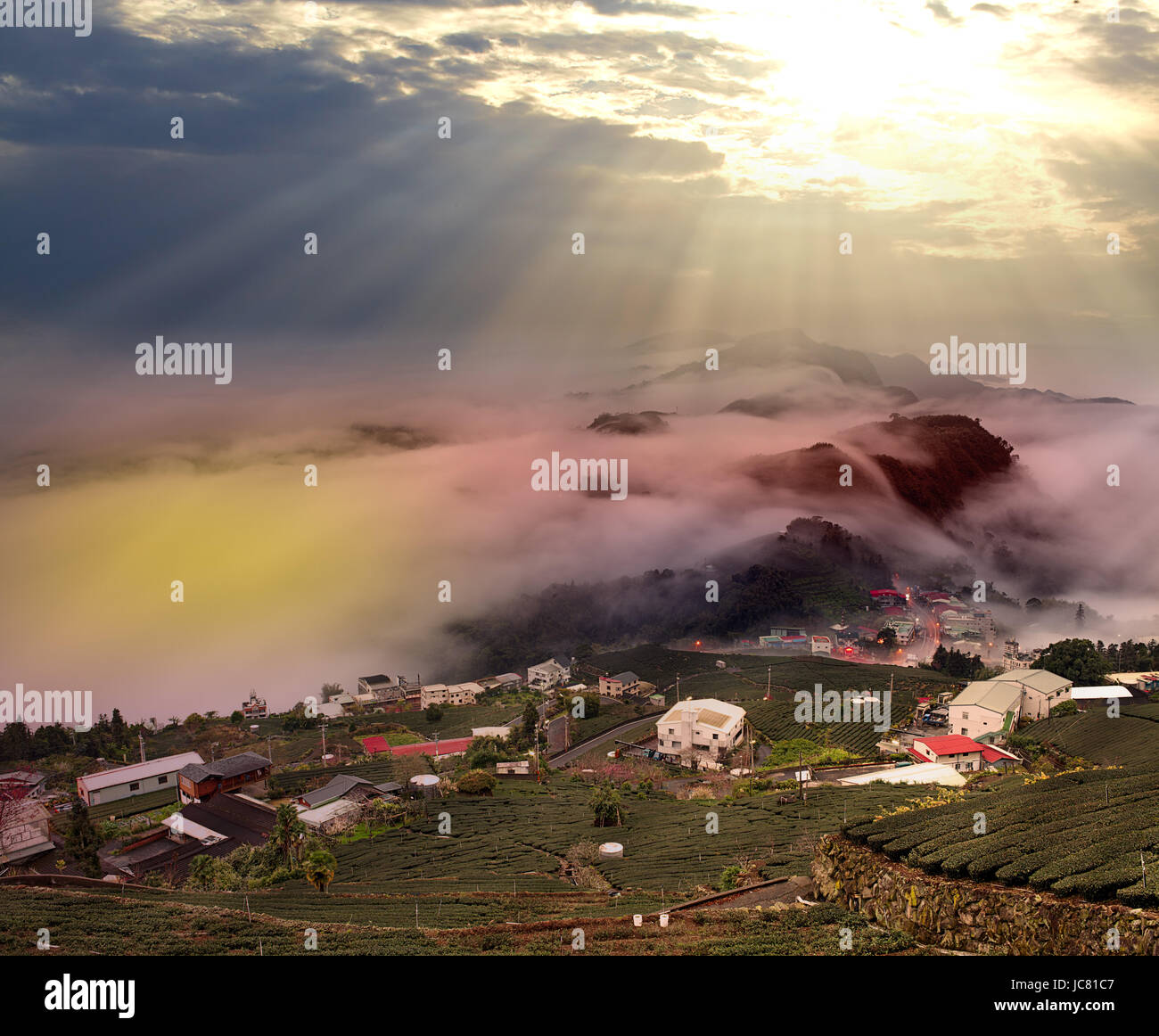 Paesaggio di montagna in inverno di notte per adv o altri usi Foto Stock