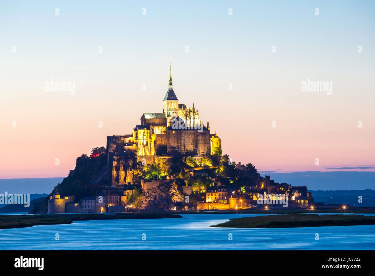 Mont Saint Michele al crepuscolo Francia Foto Stock