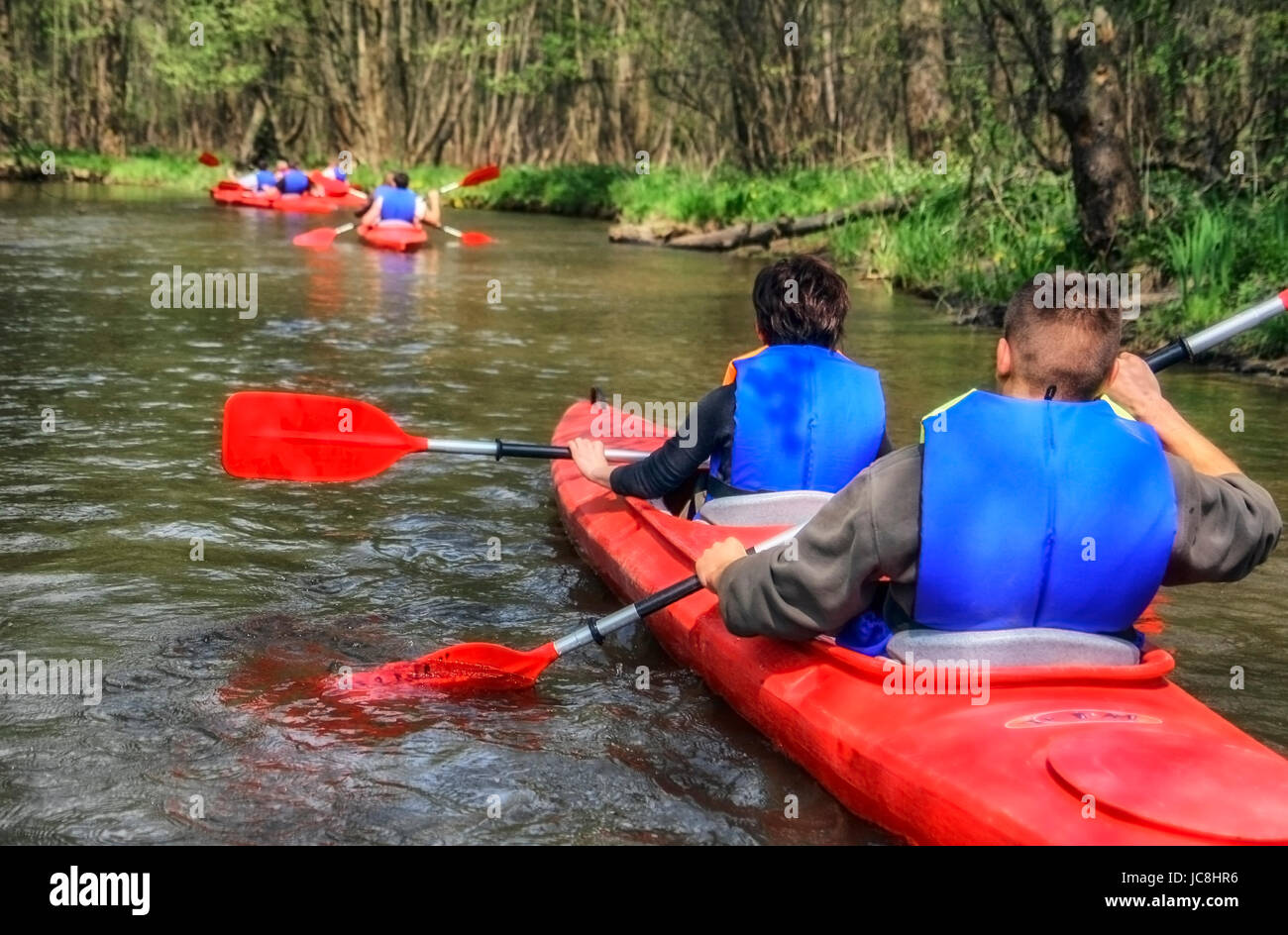 I turisti in kayak sul fiume Foto Stock