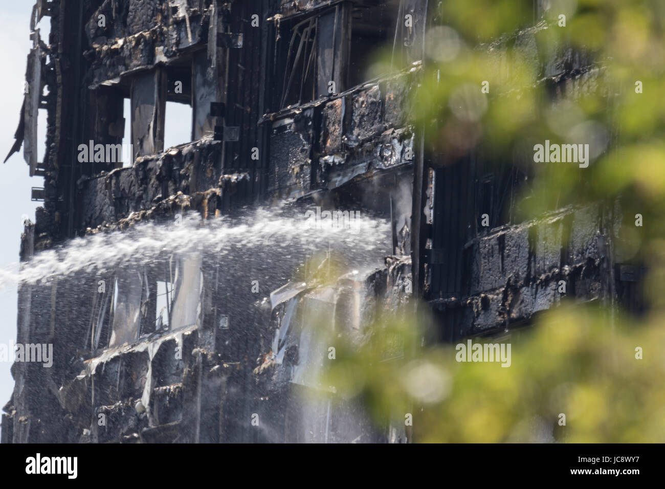 Londra, Regno Unito. 14 Giugno, 2017. Grenfell incendio della Torre di Londra. Credito: Andy Morton/Alamy Live News Foto Stock