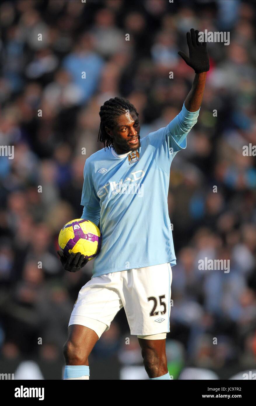 EMMANUEL ADEBAYOR celebra il Manchester City V PORTSMOUTH EASTLANDS CITY OF MANCHESTER ST Manchester Inghilterra 31 Gennaio 2010 Foto Stock