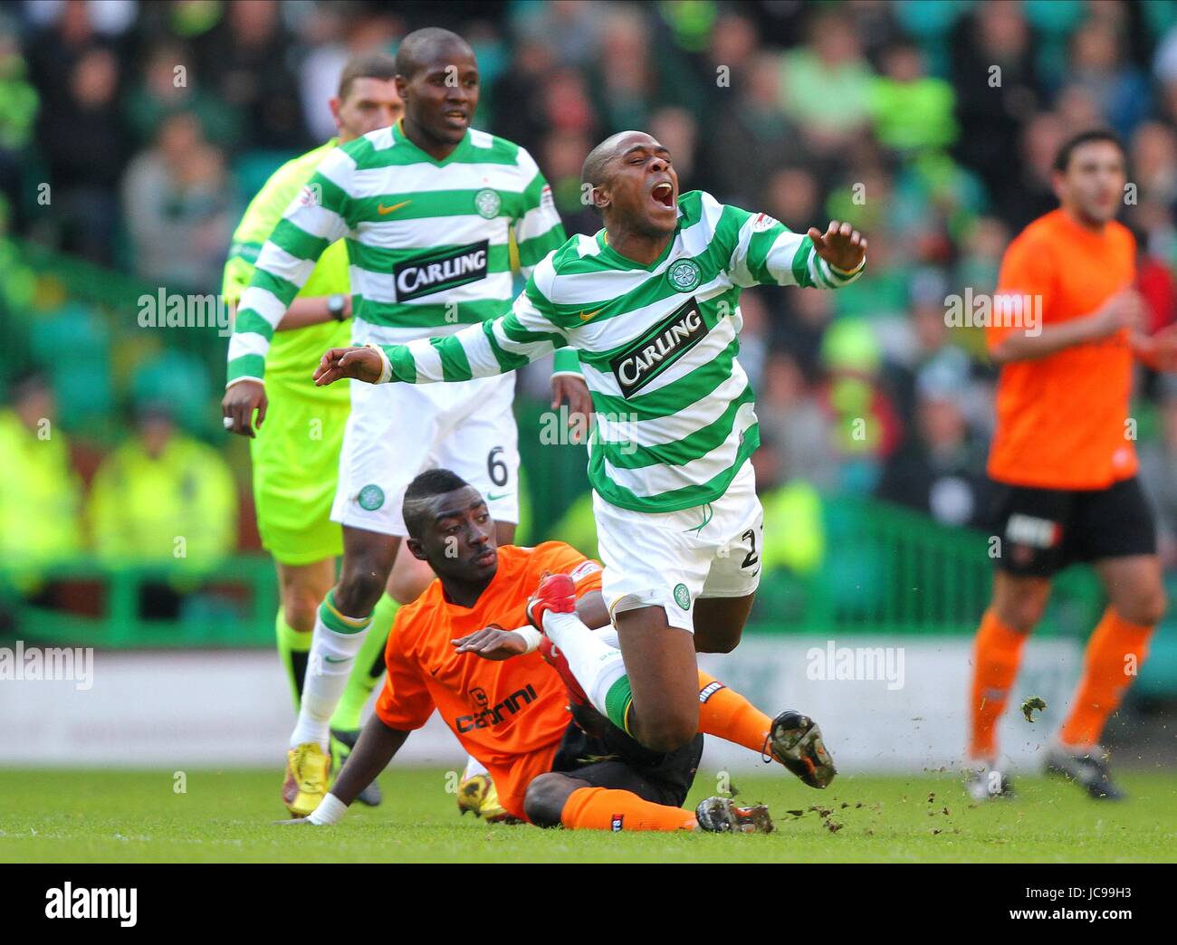 Il principe BAUBEN SFIDE EDSON CELTIC V Dundee United FC CELTIC PARK GLASGOW Scozia 20 Febbraio 2010 Foto Stock