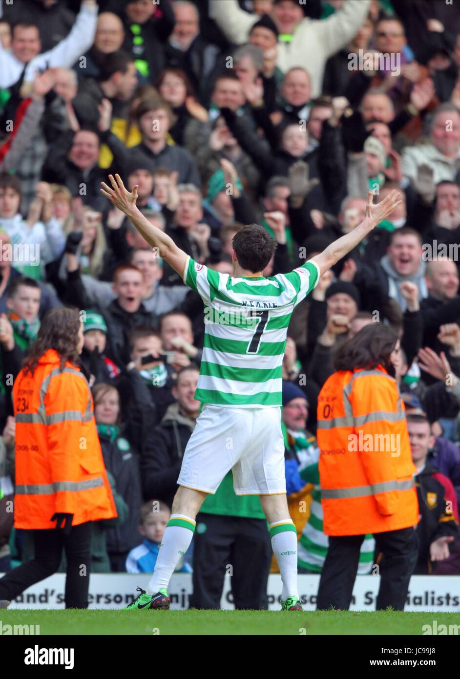 ROBBIE KEANE celebra con C CELTIC V Dundee United FC CELTIC PARK GLASGOW Scozia 20 Febbraio 2010 Foto Stock