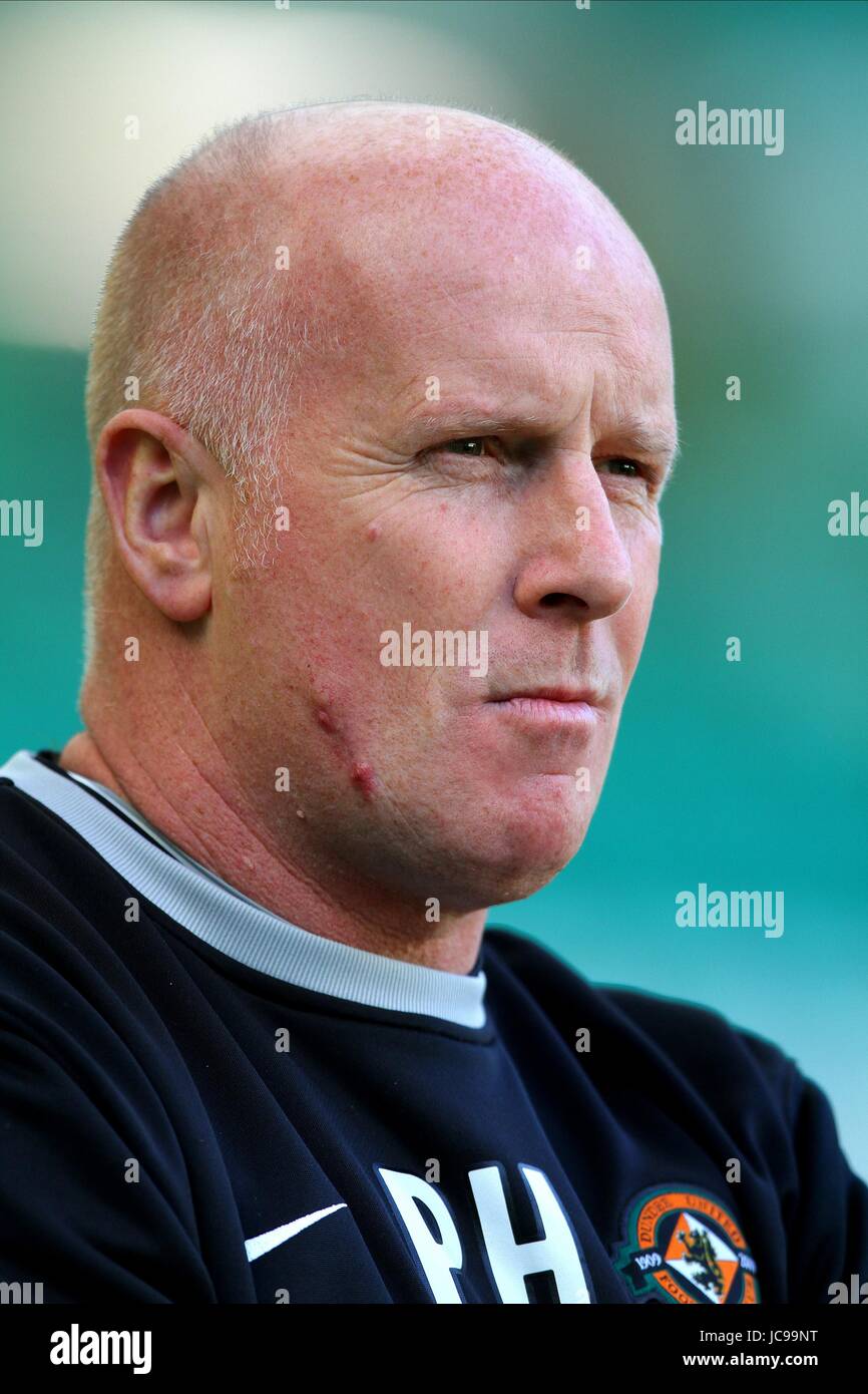 PETER HOUSTON Dundee United FC MANAGER CELTIC PARK GLASGOW Scozia 20 Febbraio 2010 Foto Stock