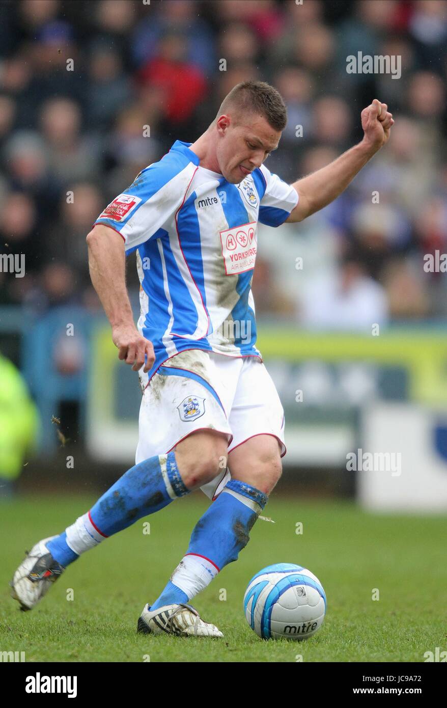 ANTHONY PILKINGTON HUDDERSFIELD TOWN FC IL GALPHARM STADIUM HUDDERSFIELD INGHILTERRA 27 Febbraio 2010 Foto Stock