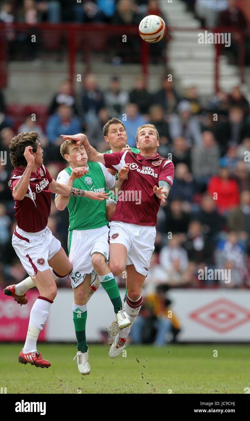 RYAN STEVENSON si arrampica sopra da cuori V HIBS TYNECASTLE Edimburgo in Scozia il 20 marzo 2010 Foto Stock