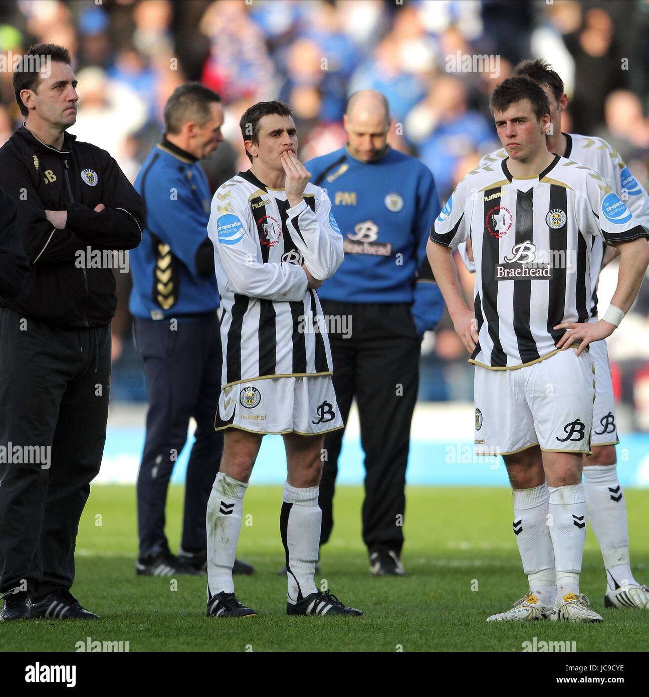 ST.MIRREN giocatori dopo la sconfitta.St Mirren V RANGERS HAMPDEN PARK GLASGOW Scozia 21 Marzo 2010 Foto Stock