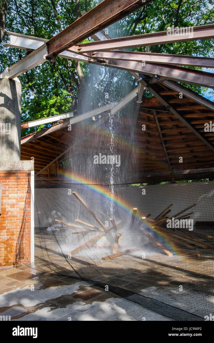 Venezia, Castello,Giardini.57ma Biennale di Venezia 2017,La Biennale di Venezia,l'artista Geoffrey dell'agricoltore, opere d'arte,un modo fuori dello specchio, Padiglione Canadese Foto Stock