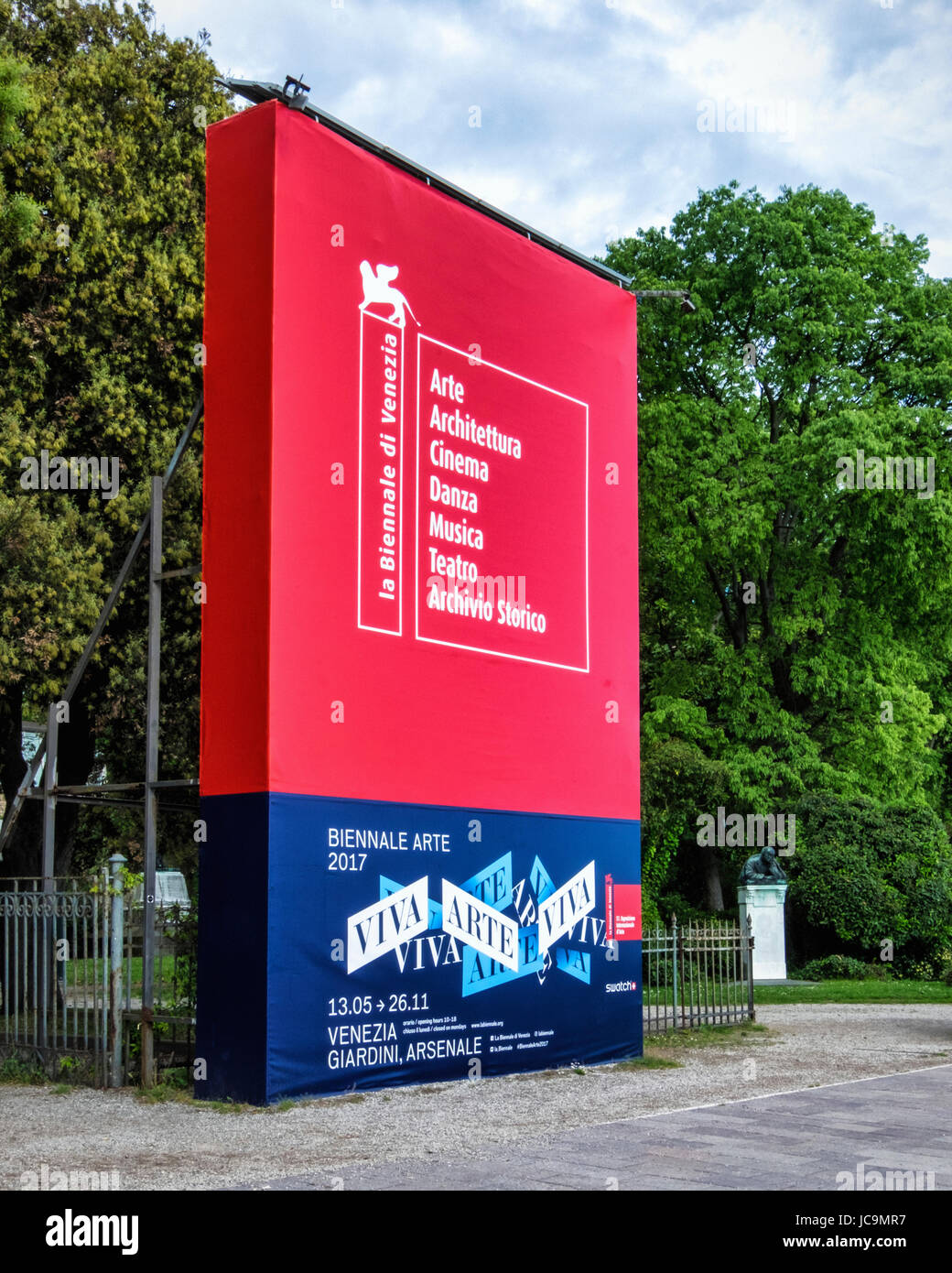 Venezia, Castello, Giardini.57ma Biennale di Venezia 2017, La Biennale di Venezia, Viva Arte Viva Esposizione Internazionale d'arte segno, segno bordo Foto Stock