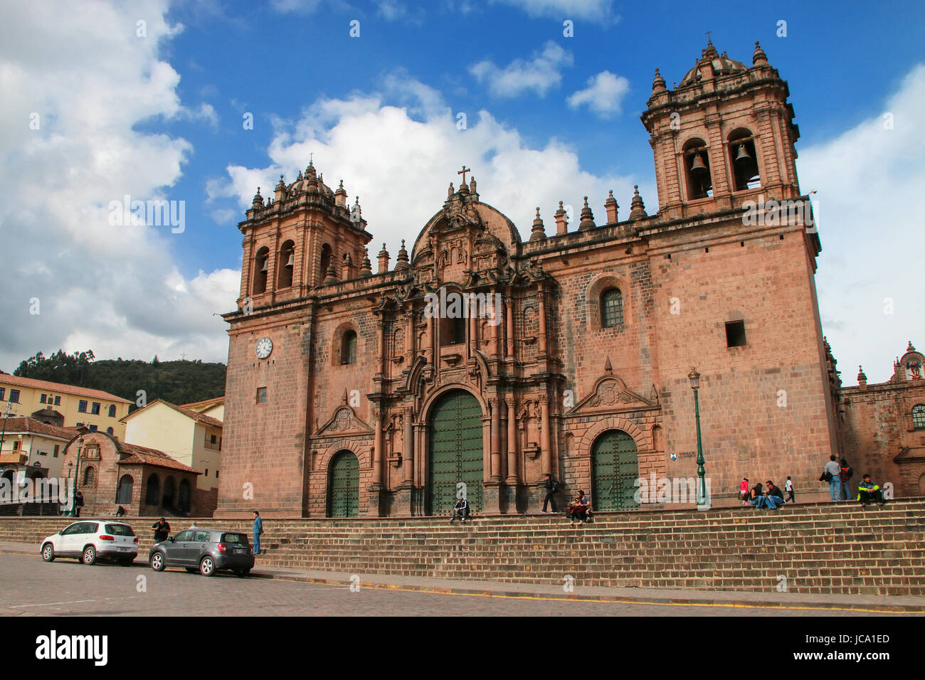 Basilica Cattedrale dell Assunzione della Vergine in Plaza de Armas in Cusco, Perù. Edificio fu completato nel 1654 quasi 100 anni dopo la costruzione Foto Stock