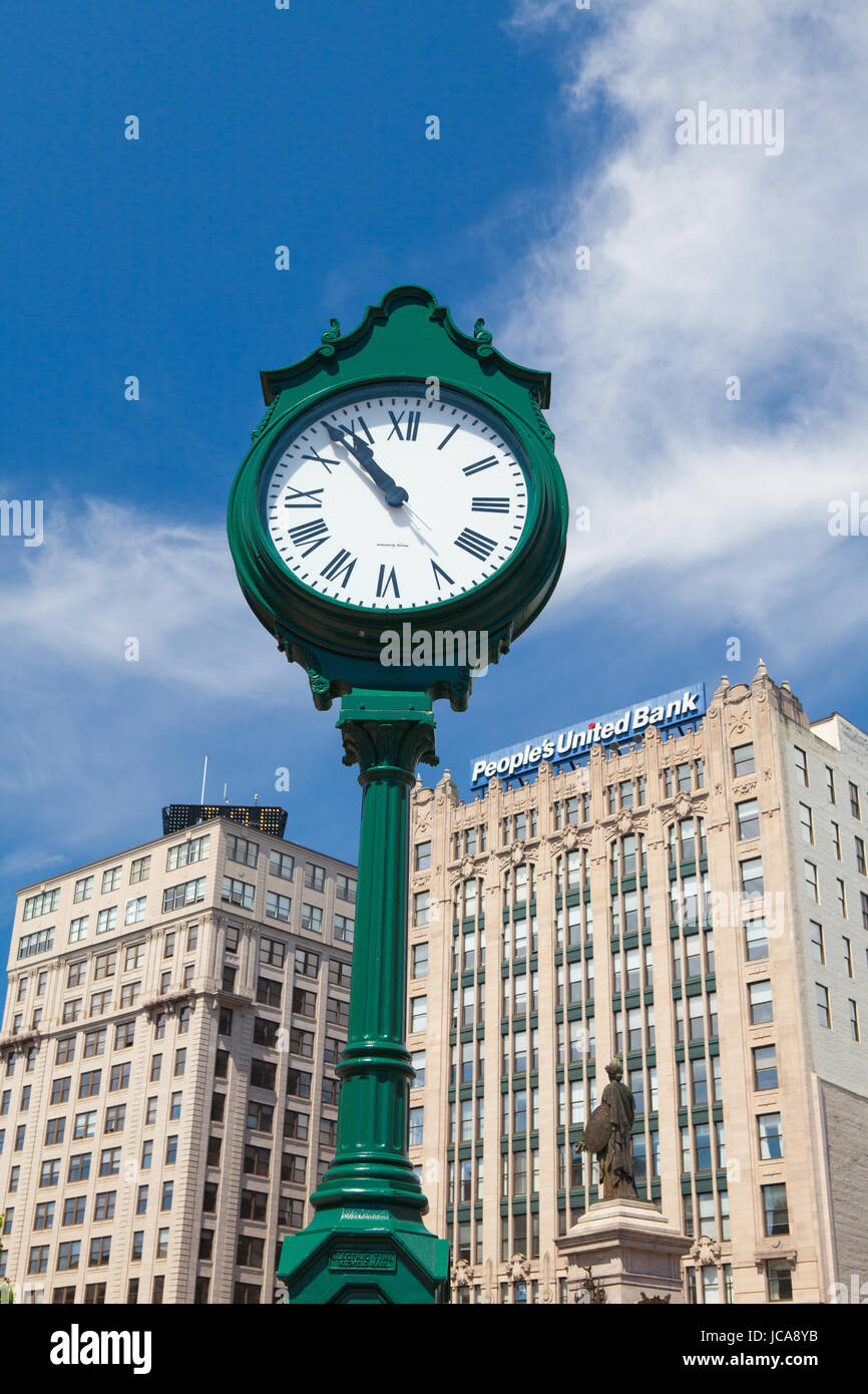 Portland, Maine, Stati Uniti d'America - 5 Luglio 2016 - temperatura e tempo di costruzione. Il tempo e la temperatura è un edificio a quattordici piani edificio situato sul Foto Stock