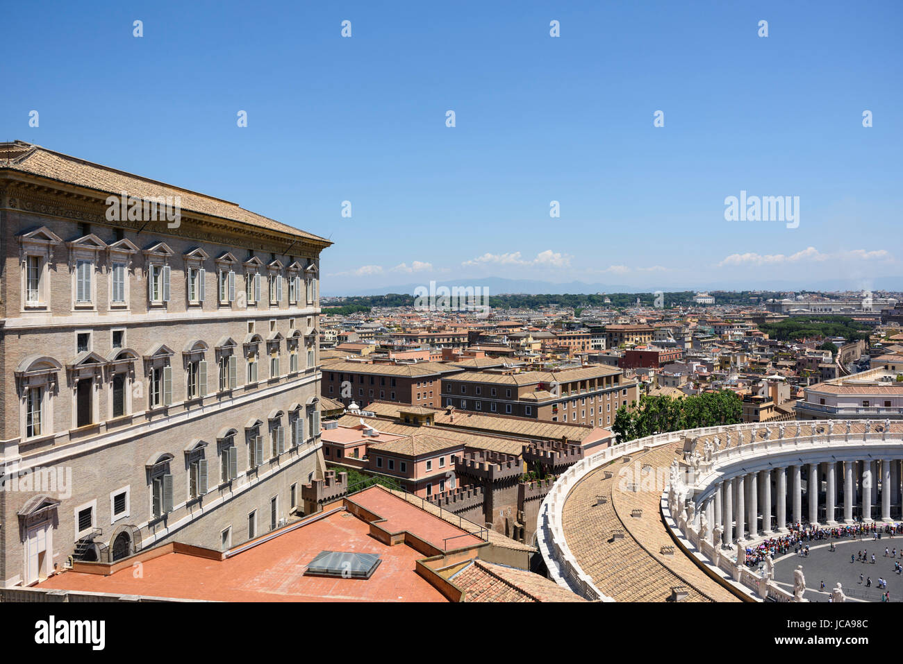 Roma. L'Italia. Città del Vaticano, il Palazzo Apostolico e il colonnato di Piazza San Pietro. Foto Stock