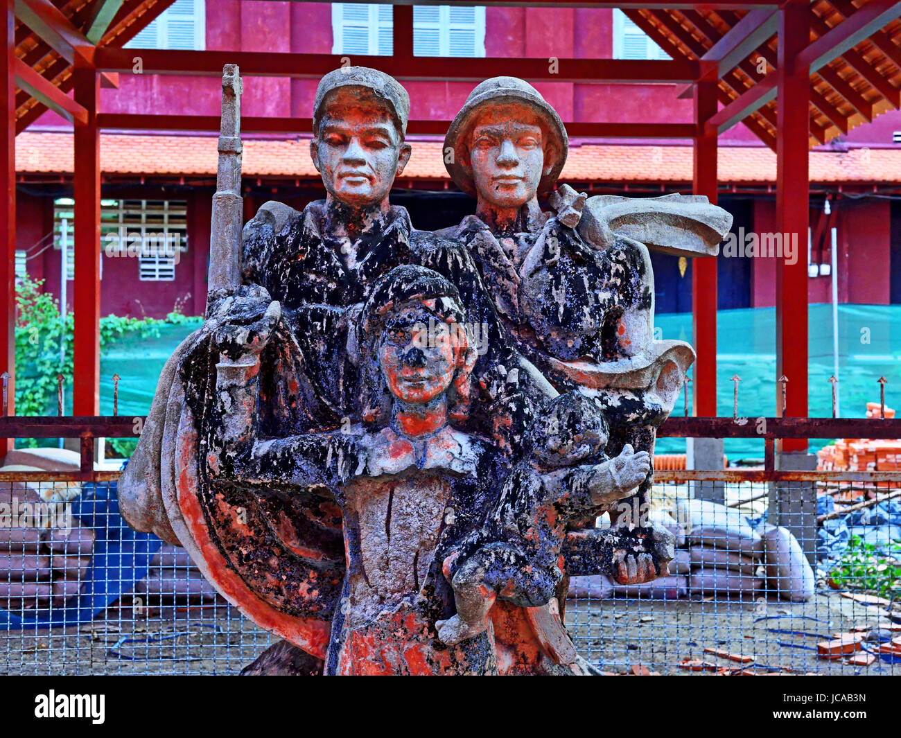 Il Vietnam liberatori della pietra che intaglia Art College di Phnom Penh Foto Stock
