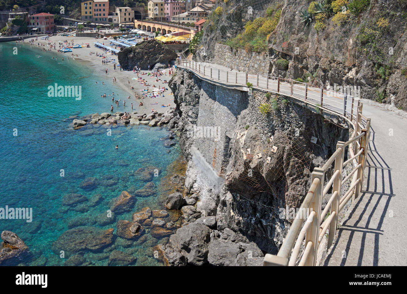 Strada costiera a Monterosso al Mare, Cinque Terre Liguria, Italia Foto  stock - Alamy