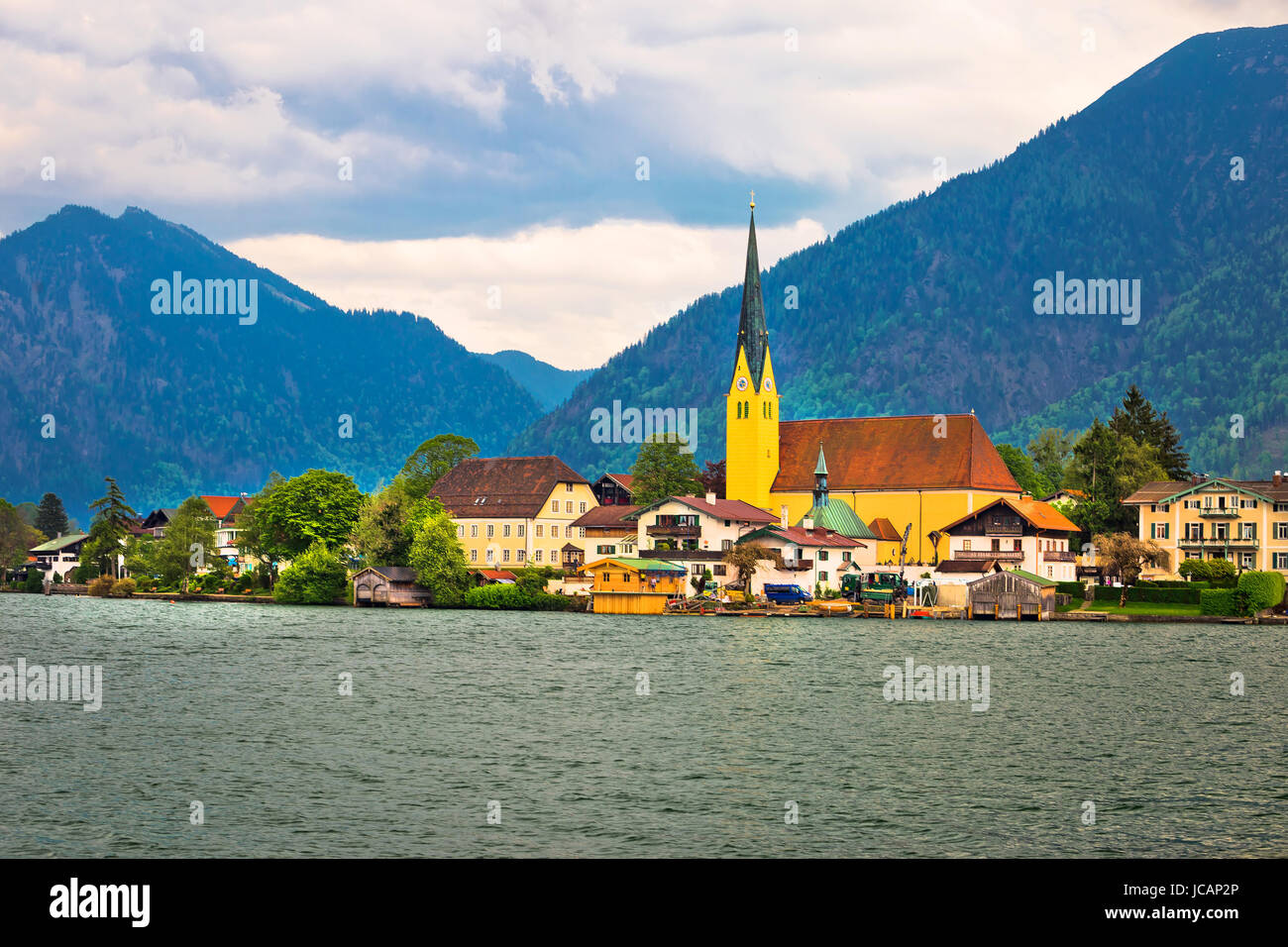 Rottach Egern sul Tegernsee architettura e natura vista, Baviera, la regione della Germania Foto Stock