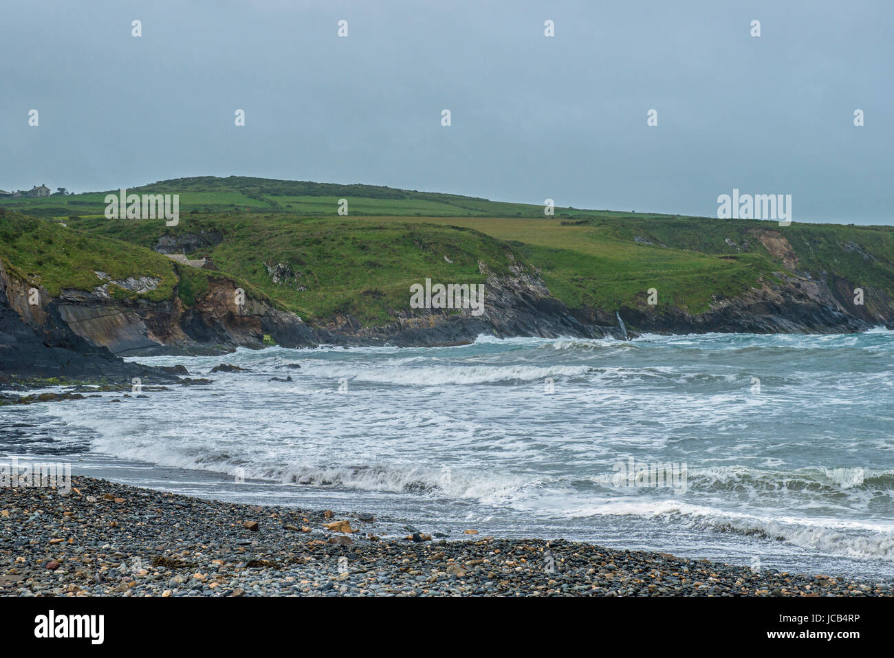 Abereiddy Beach in una giornata di vento sul nord Pembrokeshire Coast, West Wales. Foto Stock