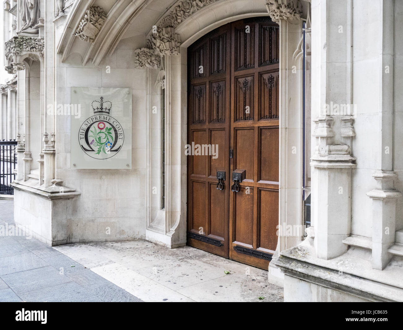 La Corte Suprema di Londra e il Consiglio dei privilegi del Regno Unito - ingresso principale in Parliament Square, Londra, Regno Unito. Foto Stock