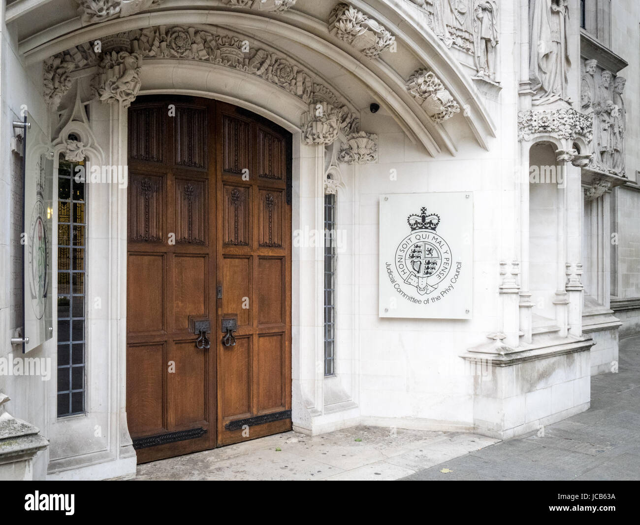 Il Consiglio privato della Corte Suprema del Regno Unito e del Regno Unito - ingresso principale in Parliament Square, Londra, Regno Unito. Foto Stock