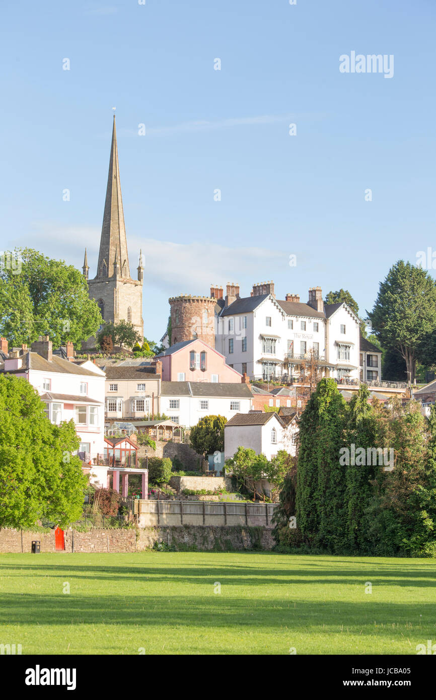 Il Riverside attraente cittadina di Ross on Wye, Herefordshire, England, Regno Unito Foto Stock