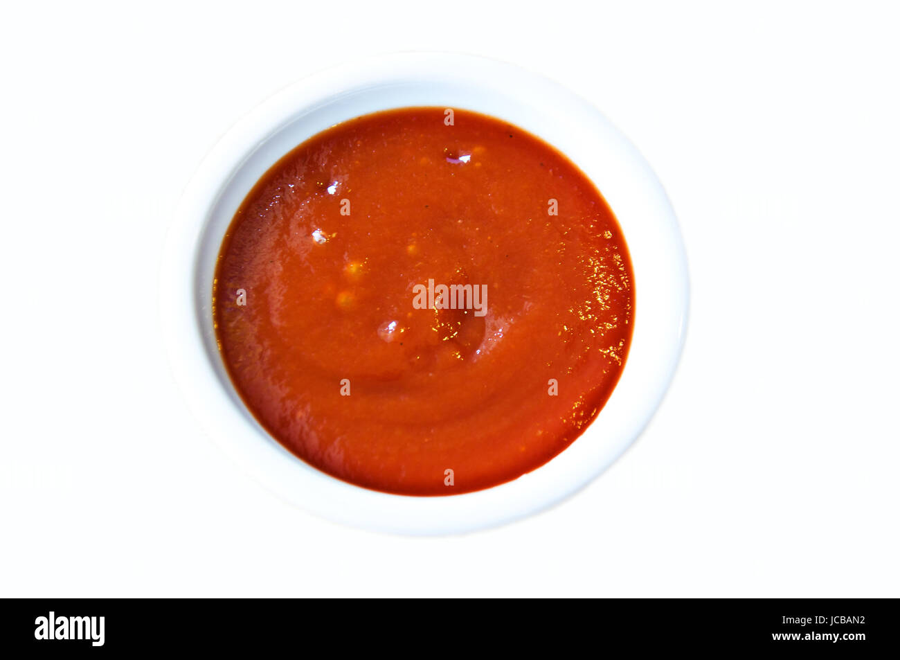 Salsa di pomodoro ingrediente per alimenti su sfondo bianco Foto Stock