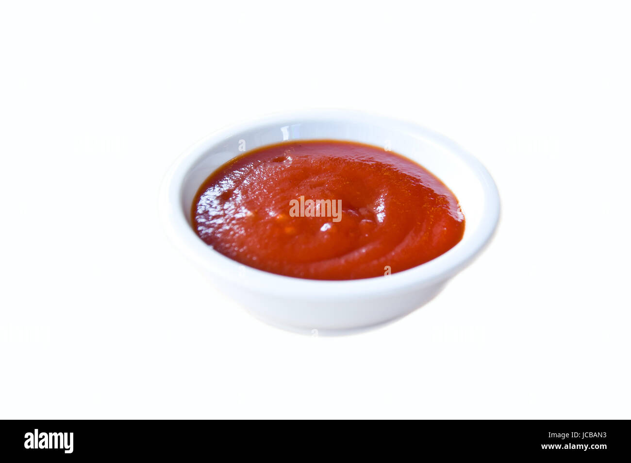 Salsa di pomodoro ingrediente per alimenti su sfondo bianco Foto Stock