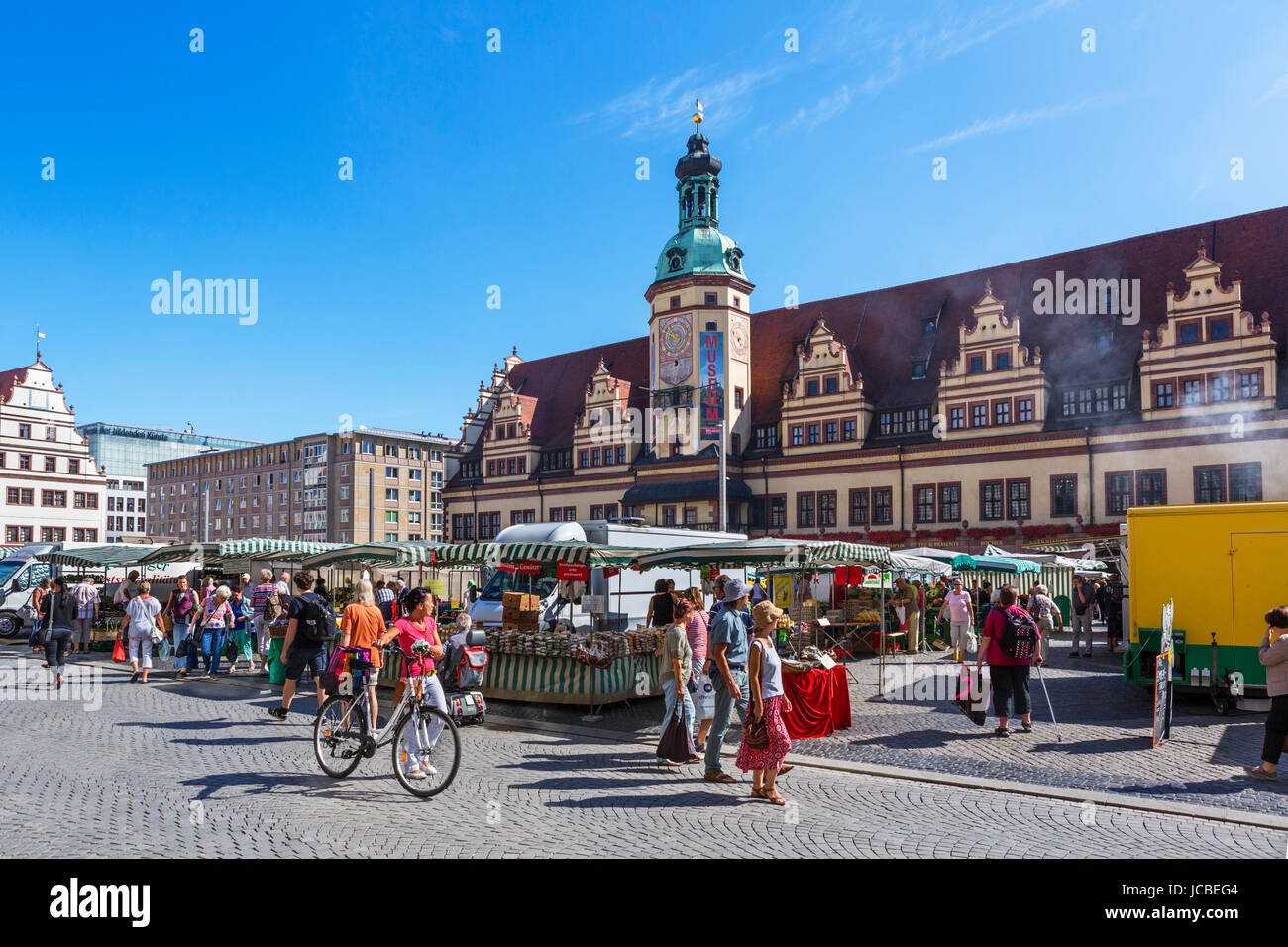 Leipzig, Germania. Mercato Markt (piazza del mercato) nella parte anteriore dell'Altes Rathaus (antico municipio), Lipsia, Sassonia, Germania Foto Stock