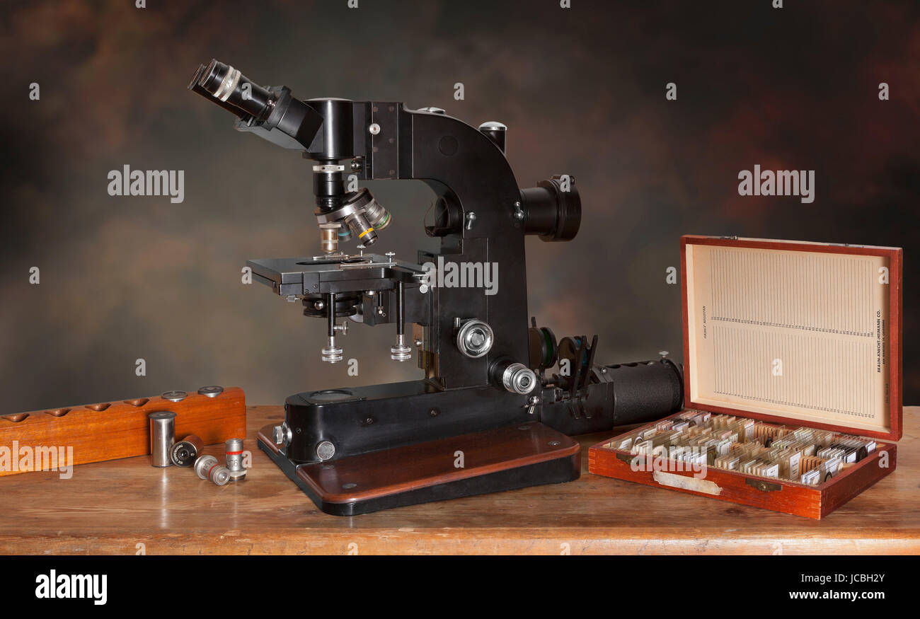 Cooke Troughton & Simms vintage microscopio composto, supporto universale, M4000, circa 1945 Foto Stock