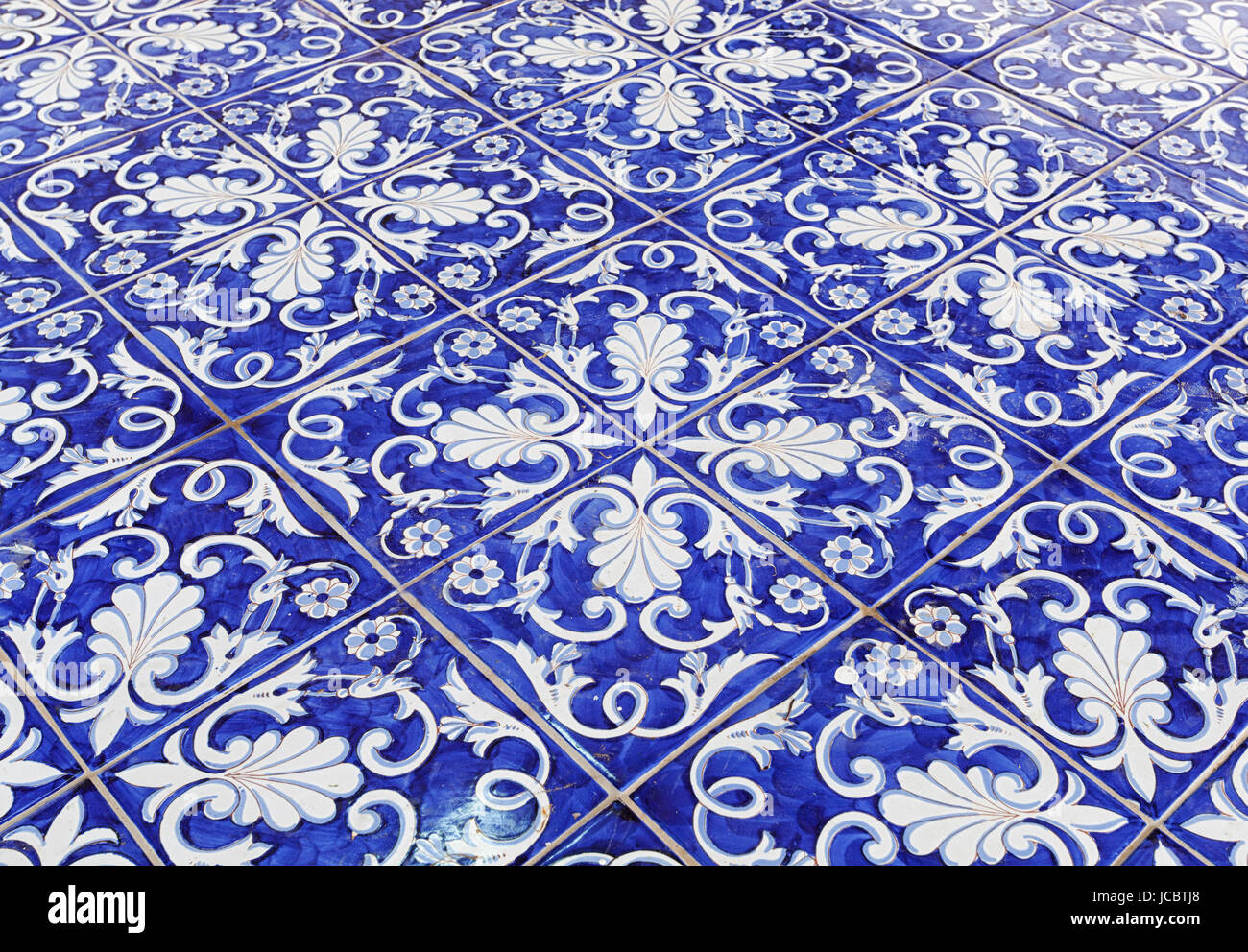 Piastrella texture di sfondo blu con maioliche. Foto Stock