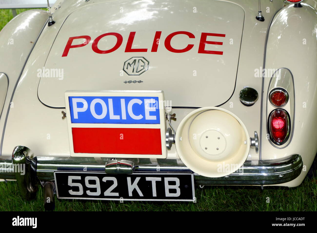 Beaulieu, Hampshire, Regno Unito - 29 Maggio 2017: Nice shot posteriore di un classico vintage MGA roadster in Regno Unito livrea della polizia Foto Stock