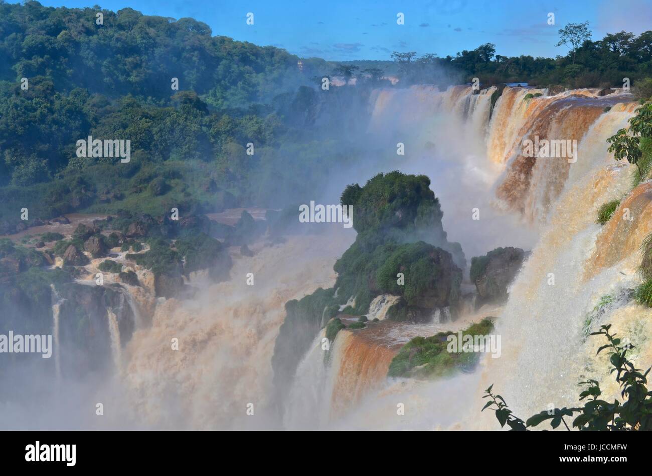 Le Cascate di Iguassù, cascate di Iguazú, Iguassu Falls, o Iguaçu Falls sono le cascate del fiume Iguazu sul confine di Argentina e Brasile Foto Stock