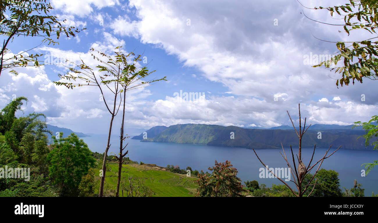 Lago Toba vista dall isola di Samosir sul nord di Sumatra, Indonesia. Foto Stock