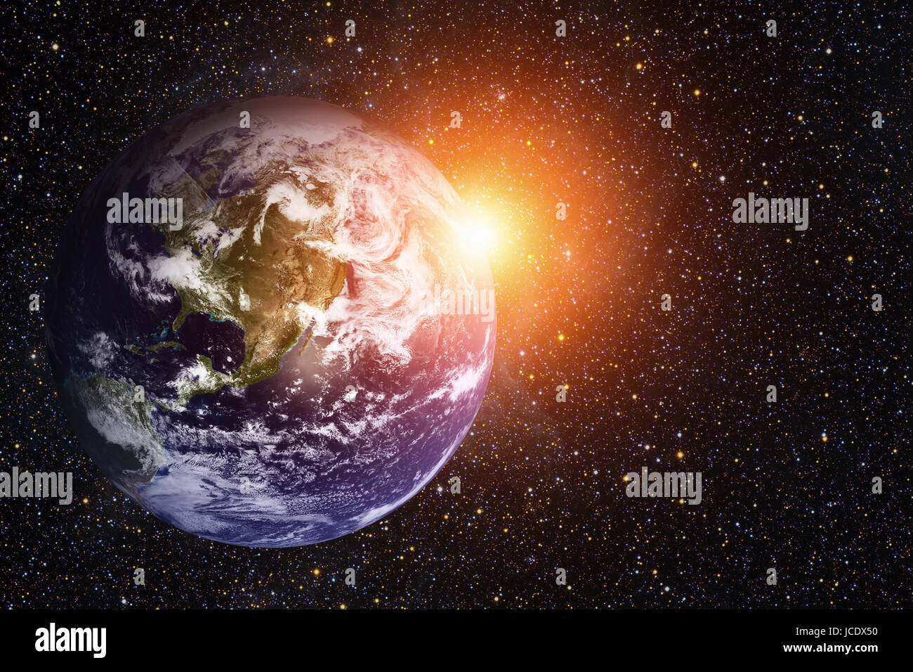 Sistema solare - il pianeta Terra. La terra è il più grande e il più denso dei pianeti interni. Ha un satellite naturale, la luna. Gli elementi di questa immagine fur Foto Stock