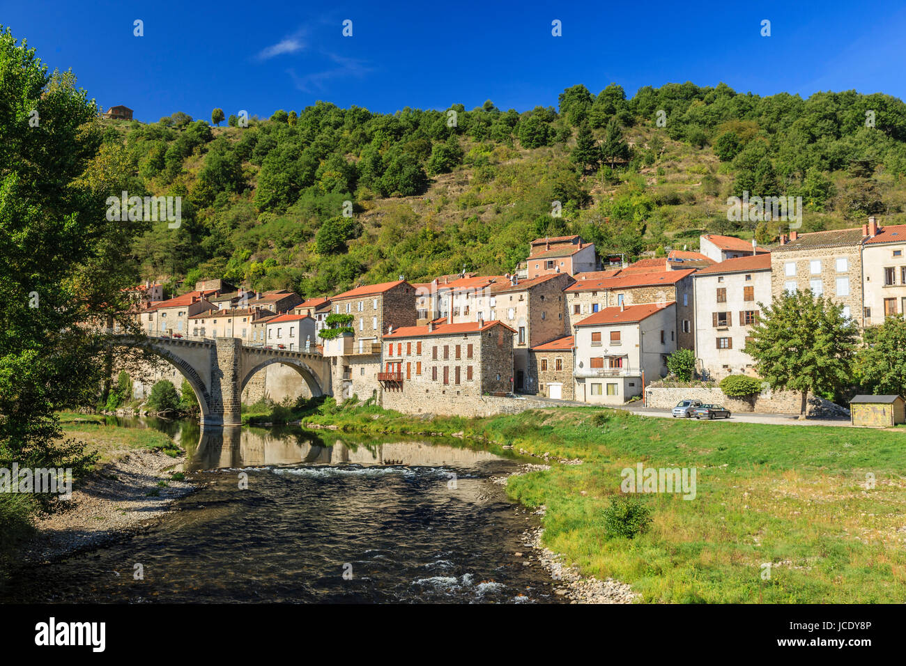 Francia, Haute-Loire (43), Lavoûte-Chilhac, l'Allier et le pont du XVe siècle // Francia, Haute Loire, Lavoute Chilhac, il ponte del quindicesimo cen Foto Stock