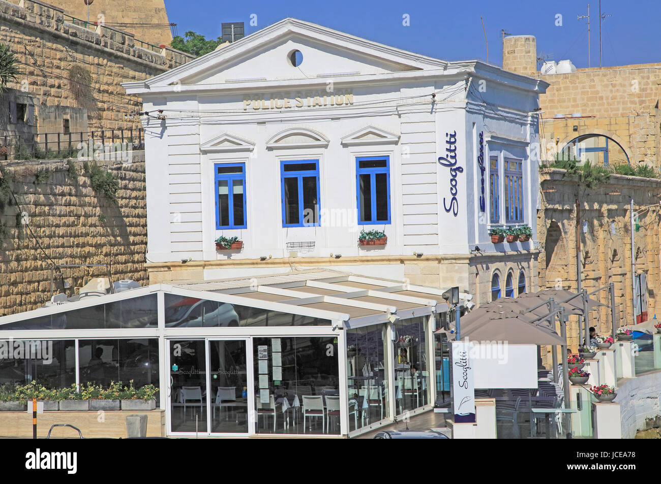 Ex stazione di polizia Scoglitti ristorante edifici, Valletta, Malta Foto Stock