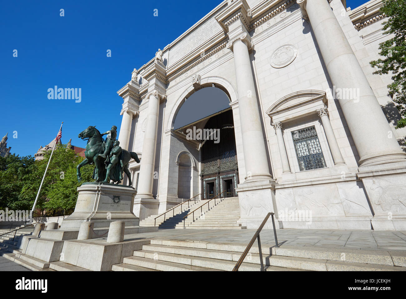 NEW YORK - 13 settembre: al Museo Americano di Storia Naturale facciata di edificio in una giornata di sole e cielo blu chiaro il 13 settembre 2016 a New York. Questo è Foto Stock