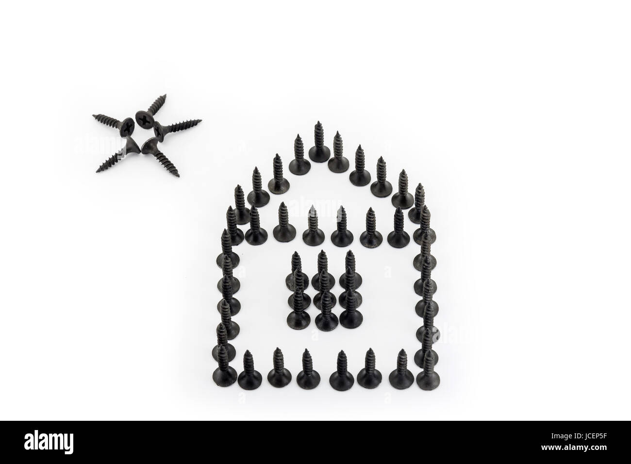 Casa e sun con disegno nero ossidato vite autofilettante isolati su sfondo bianco Foto Stock