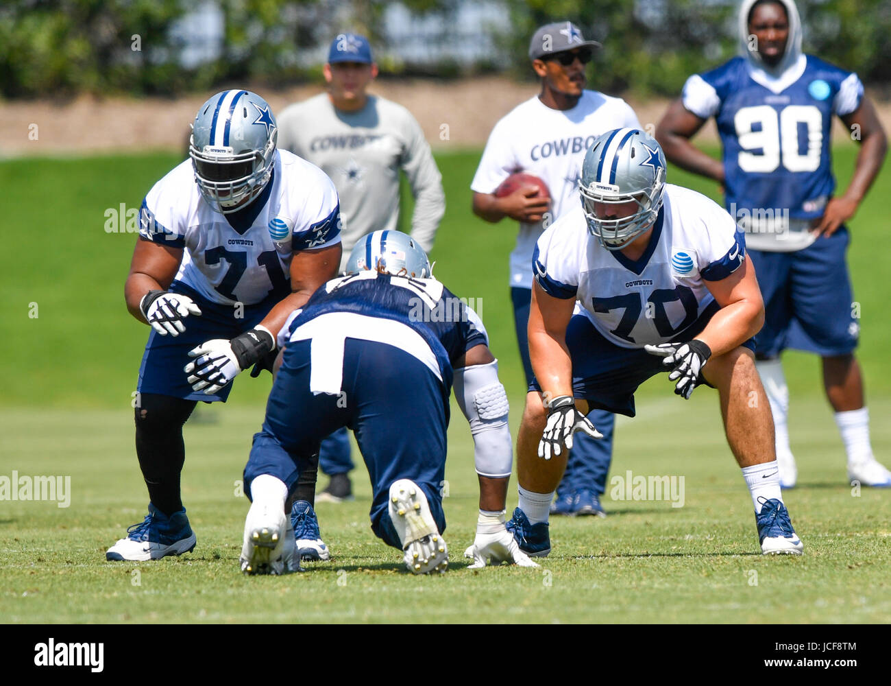 Giugno 15, 2017: Dallas Cowboys guardia offensiva La el Collins #71 e Dallas Cowboys estremità strette Rico raccoglie #80 sulla linea durante un'NFL mini-camp organizzato attività del team alla star in Frisco, TX Albert Pena/CSM Foto Stock