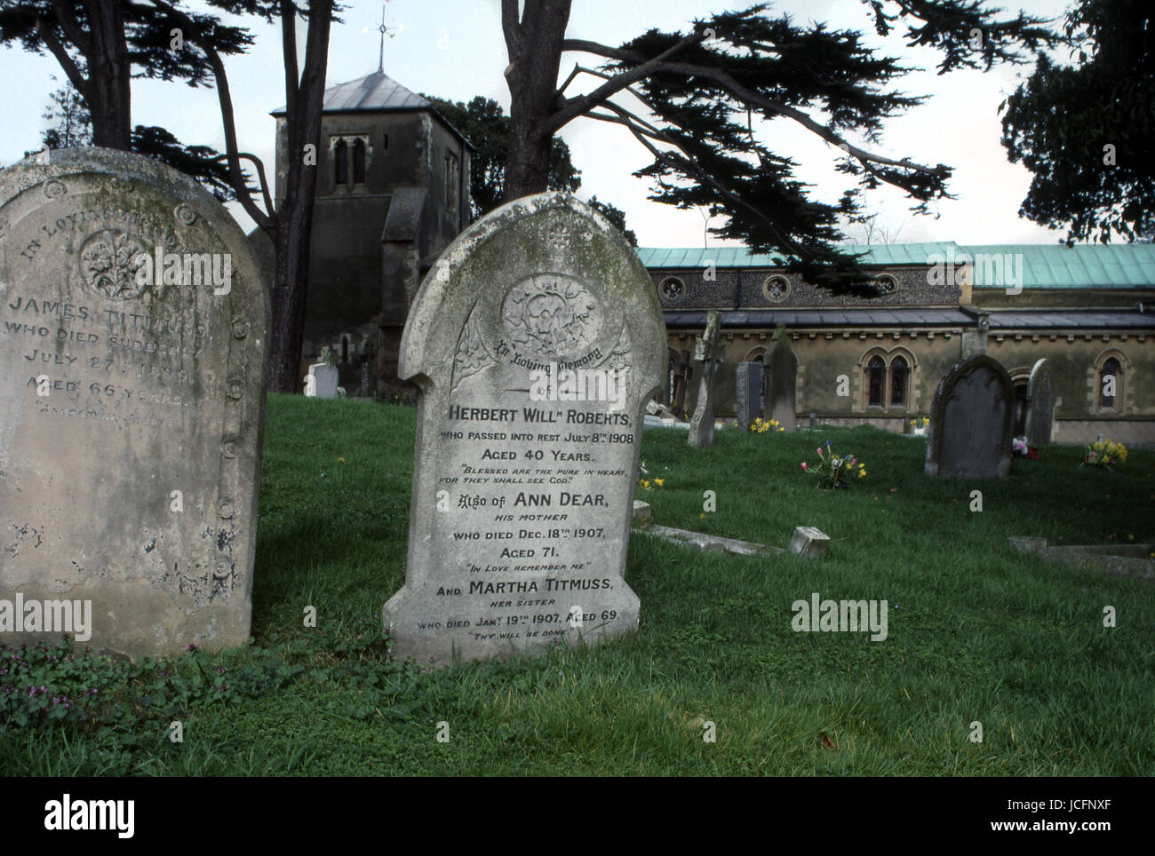 St Katherine's, Chiesa parrocchiale di Ickleford, Hitchin la chiesa di St Katharine di Alexandria è la chiesa di Inghilterra chiesa parrocchiale per Ickleford nello Hertfordshire. Si tratta di un grado che ho elencato la costruzione ed arriva sotto la Diocesi di St Albans. Nome: Data: Marzo 1989 Evento: posizione: Foto Stock