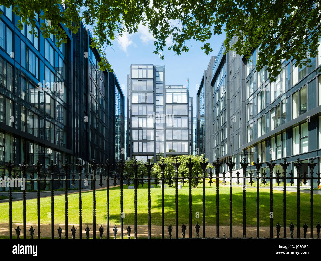 Vista del nuovo Quartermile residenziali di lusso lo sviluppo di proprietà a Edimburgo, Scozia. Foto Stock