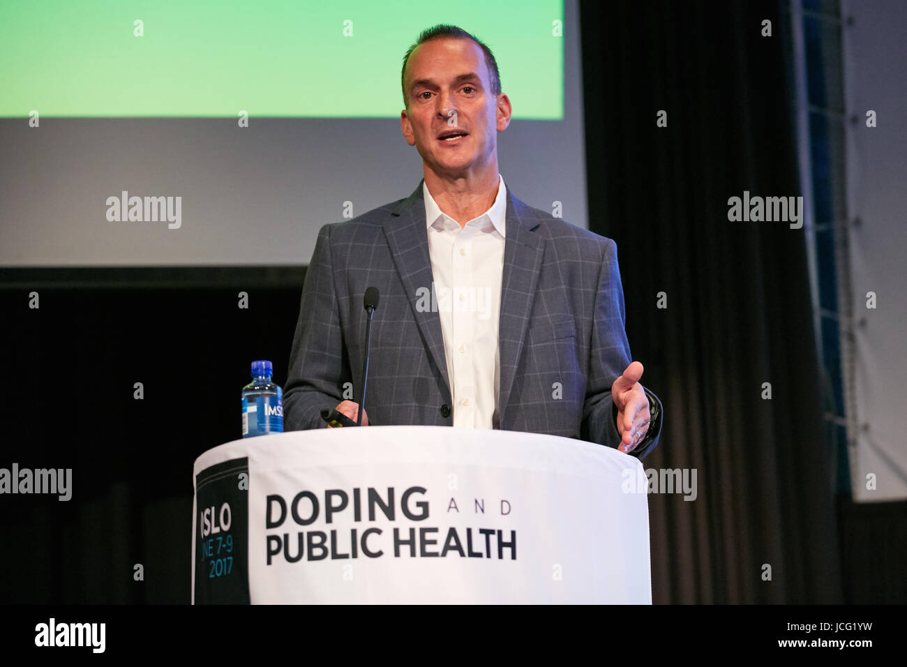 Travis Tygart, CEO di gli Stati Uniti Agenzia antidoping, fa una presentazione durante la conferenza internazionale 'doping e Sanità pubblica" al Thon Hotel Ullevaal Stadion di Oslo. Foto Stock