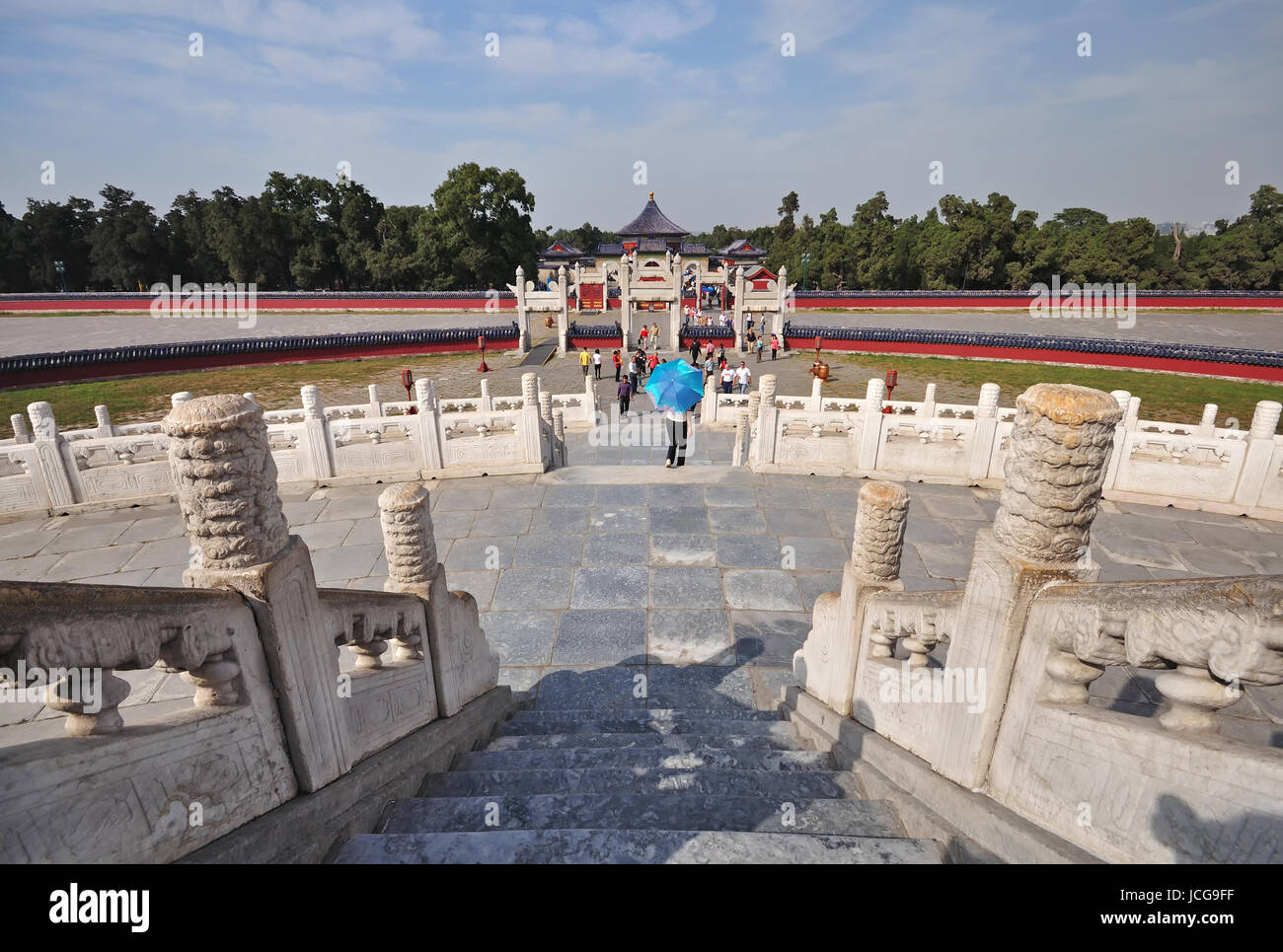 Pechino. Cina - 22 settembre 2009: scala al Yuanqiu altare circolare presso il Tempio del cielo di Pechino in Cina. Foto Stock