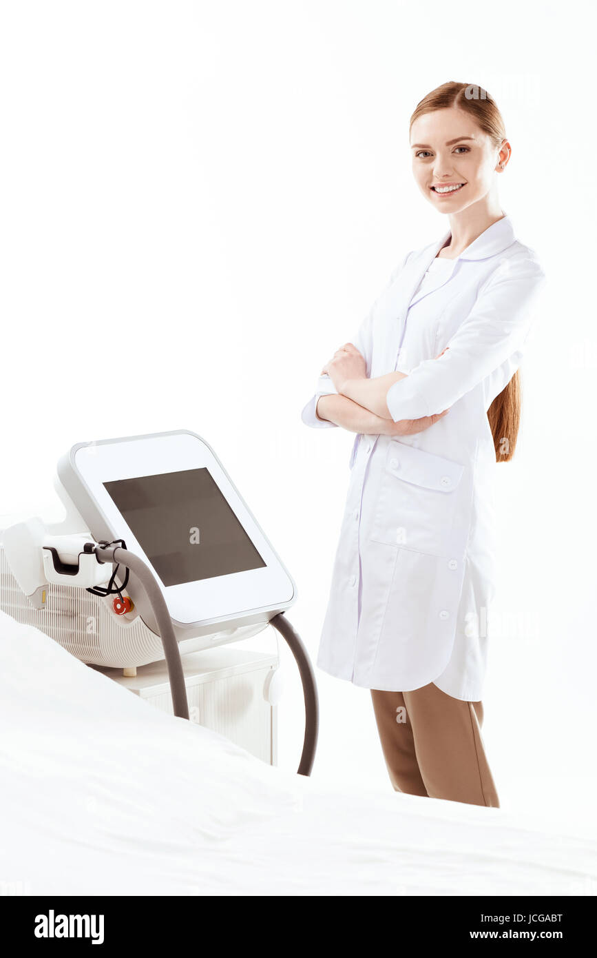 Giovane donna Depilazione laser Apparecchi isolati su bianco. skin care concept Foto Stock