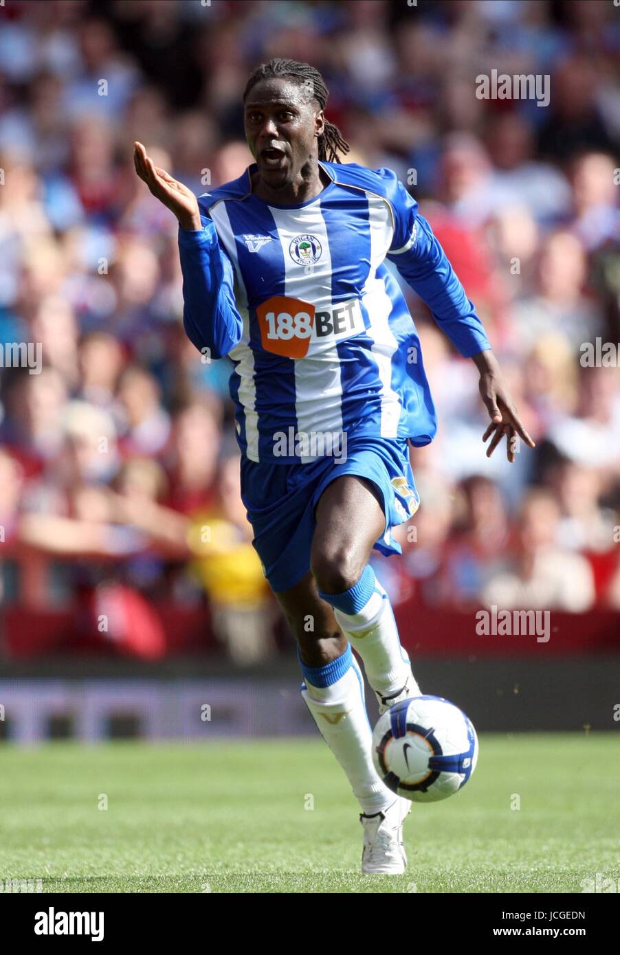 MARIO MELCHIOT Wigan Athletic FC ASTON VILLA V Wigan atletico VILLA PARK, Aston, Birmingham, Inghilterra 15 agosto 2009 DIY99268 AVVERTENZA! Questa fotografia può essere utilizzata solo per il giornale e/o rivista scopi editoriali. Non possono essere utilizzate per pubblicazioni riguardanti 1 player, 1 Club o 1 concorrenza senza autorizzazione scritta da parte di Football DataCo Ltd. Per qualsiasi domanda, contattare Football DataCo Ltd il +44 (0) 207 864 9121 Foto Stock