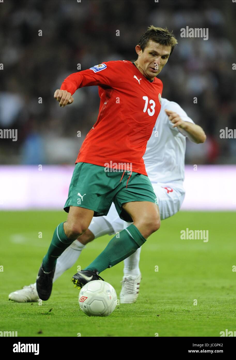 VITALY KUTUZÒV BIELORUSSIA INGHILTERRA V BIELORUSSIA, di qualificazione mondiale lo stadio di Wembley a Londra, Inghilterra 14 ottobre 2009 GAA775 INGHILTERRA V BIELORUSSIA ATTENZIONE! Questa fotografia può essere utilizzata solo per il giornale e/o rivista scopi editoriali. Non possono essere utilizzate per pubblicazioni riguardanti 1 player, 1 Club o 1 concorrenza senza autorizzazione scritta da parte di Football DataCo Ltd. Per qualsiasi domanda, contattare Football DataCo Ltd il +44 (0) 207 864 9121 Foto Stock