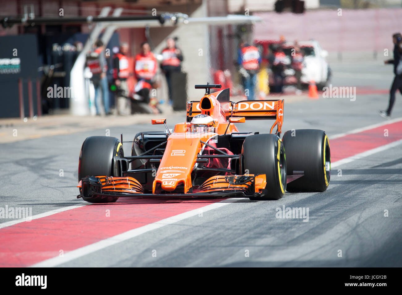 Stoffel Vandoorne, driver del team Mclaren in azione durante il secondo giorno della prova di Formula 1 sul circuito di Catalunya. Foto Stock