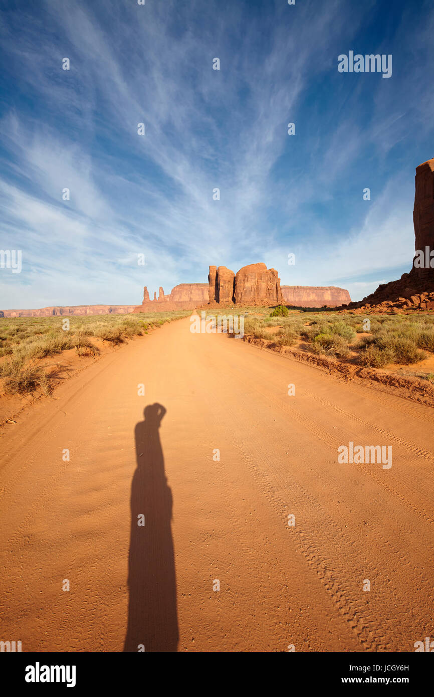 Strada sporca a Monument Valley, Arizona, Stati Uniti Foto Stock