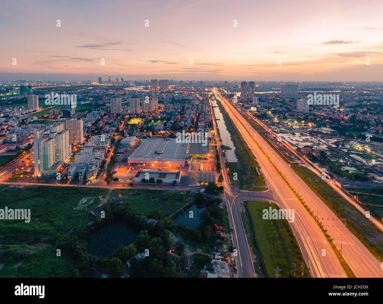 Quando osservata da Cantavil, District 2, in cui la nuova area urbana di Thu Thiem è ubicato è un quartiere urbano della città di Ho Chi Minh, Vietnam Foto Stock